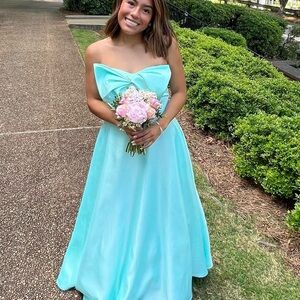 Mac Duggal 49702 Long A Line Prom Ballgown.